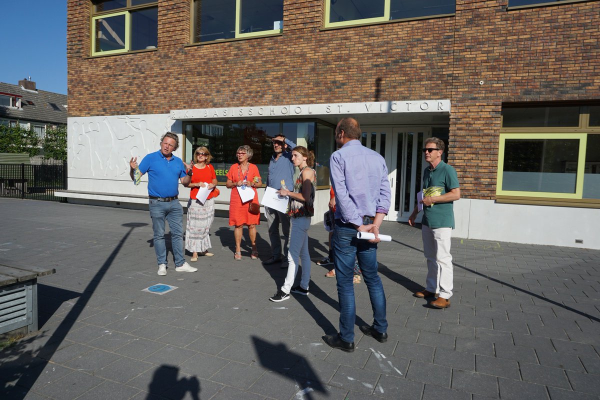 KVDK_Architects's tweet photo. Bezoek aan referentieprojecten met #PlangroepZorgcampus (bestaande uit buurtbewoners, medewerkers van de gemeente, ontwikkelaar en onafhankelijk procesbegeleider) vanwege de gewonnen prijsvraag van De Ridderhof in #Wassenaar. https://t.co/85OguT3hUr