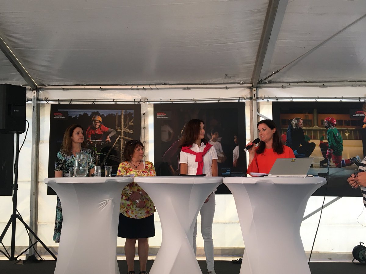 Samtal hos <a href="/skidforbundet/">skidforbundet</a> med vår MD <a href="/CeciliaBergend2/">Cecilia Bergendahl</a>, <a href="/unicefsverige/">UNICEF Sverige</a>, @generationpep och Östersunds kommun: är fysisk aktivitet och lek på snö blivit en klassfråga? #skidor #almedalsveckan #almedalen