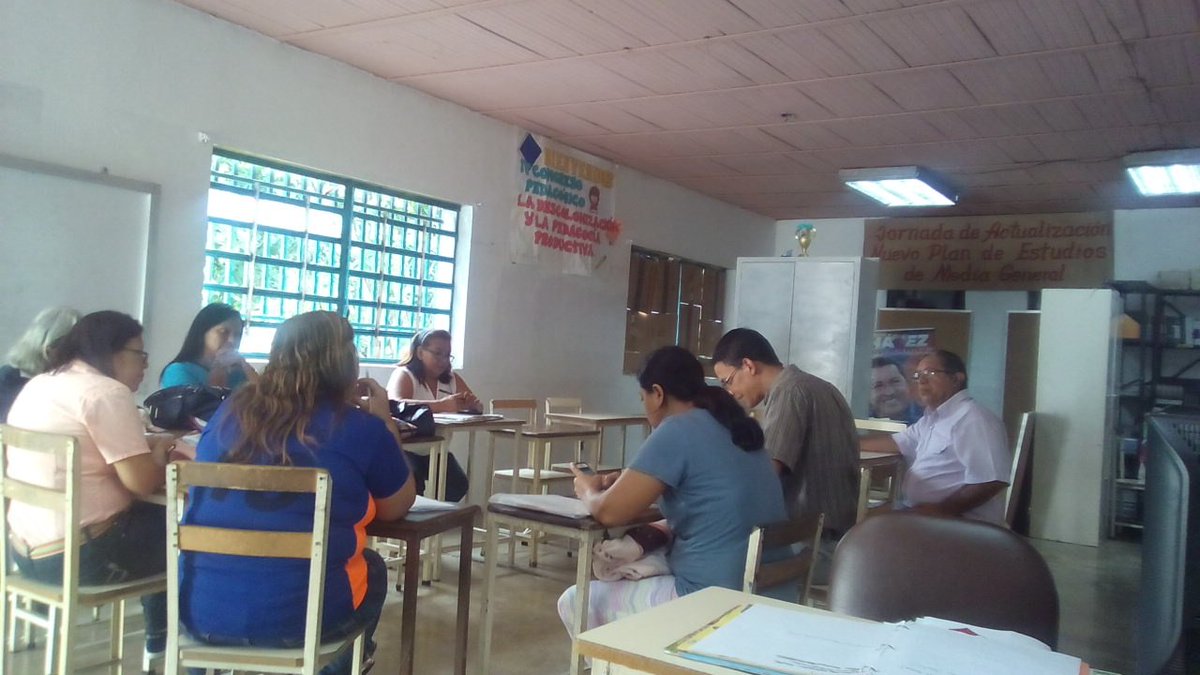 Bravo986's tweet photo. En Desarrollo, Encuentro con los facilitadores del Diplomado Nacional de Formación de Docentes para el Ejercicio de la Función Directiva @FORMACION_DOC @MPPEDUCACION @CLIFPPAEZ @JauaMiranda @ZEPortuguesa @CRIFPPORTUGUESA https://t.co/aO48rmdfsP