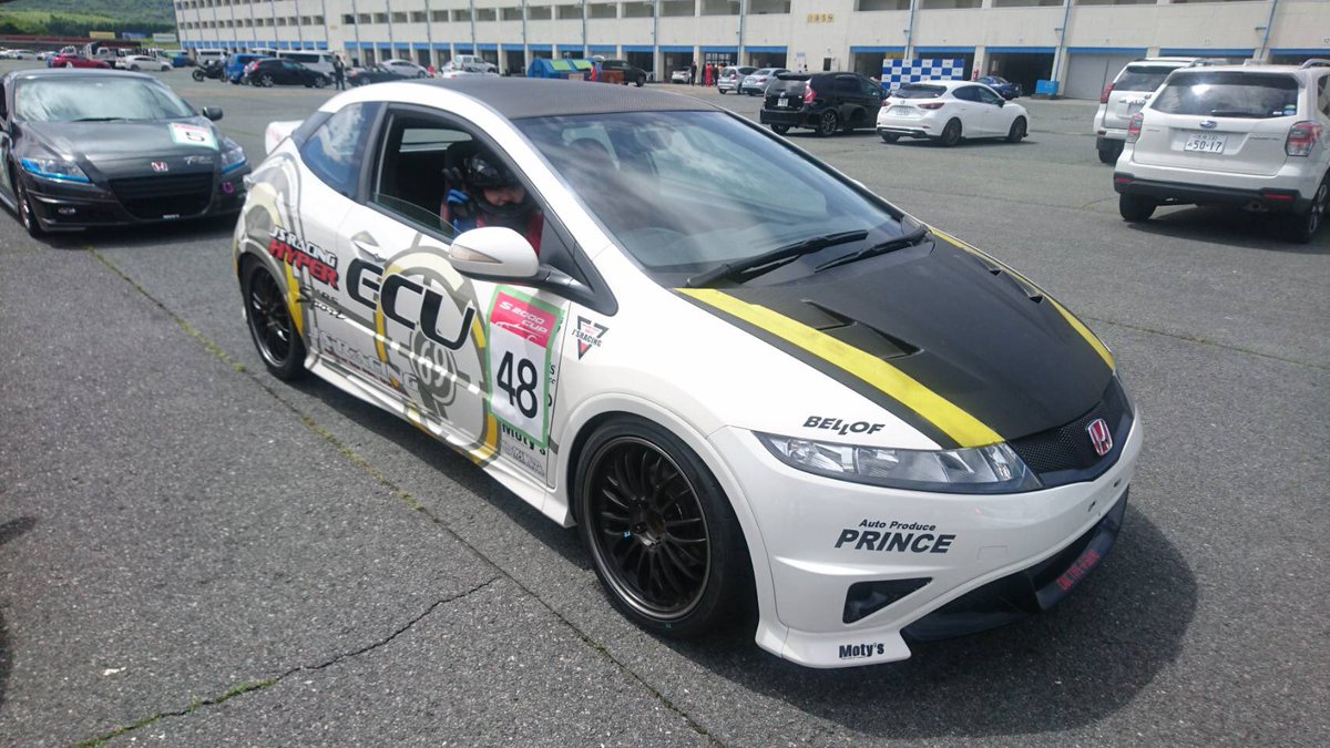 まいきーまうす Fd2で最も遅い男 Twitterren チームメンバー 課長が元j Sracingのfn2デモカーに乗り換え フルコンプエンジン エアコンなしのガチ仕様 課長 漢になる Civictypersquad Jsracing Fn2 シビック