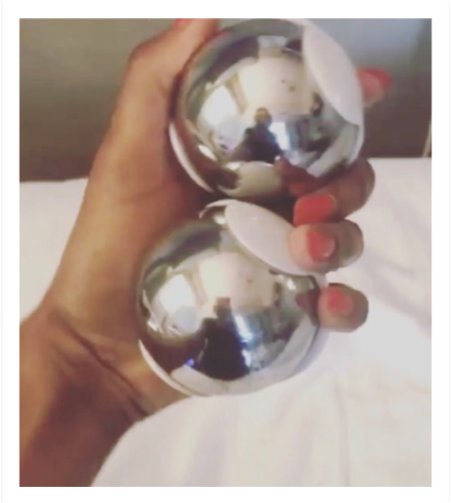 ❄️We strongly recommend that you use our revolutionary
Cryoglobes following a CooLift treatment❄️The globes
will enhance and extend the effects of coolift by
maintaining the increase in circulation and cell turnover,
thereby increasing the penetration of product into
the skin