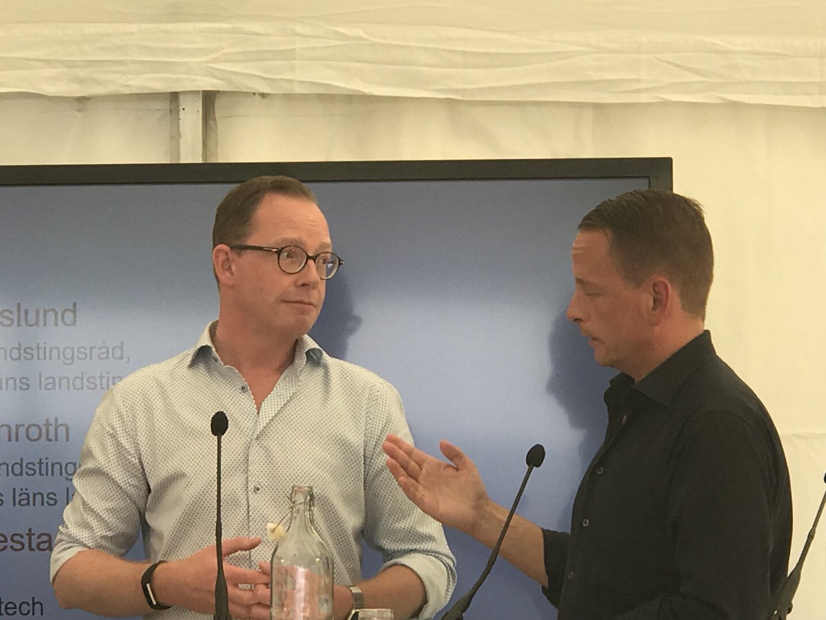 Men är det politikerna som är problemet i vården? Iallafall inte just @liberaldaniel och <a href="/robertwinroth/">Robert Winroth</a> som båda är visionära, engagerade och verkligen vill förändra. Så är de oxå just innovationslandstingsråd. Och räds inte konsensus trots olika parti. #medtechdagen #almedalen