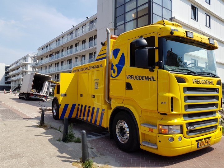 WestlandersNu's tweet image. Naaldwijk. Strigastraat. Vrachtwagen rijd zich vast in zand. Berger Vreugdenhil heeft vrachtwagen los getrokken. Chauffeur ook weer blij en kan zijn weg vervolgen.