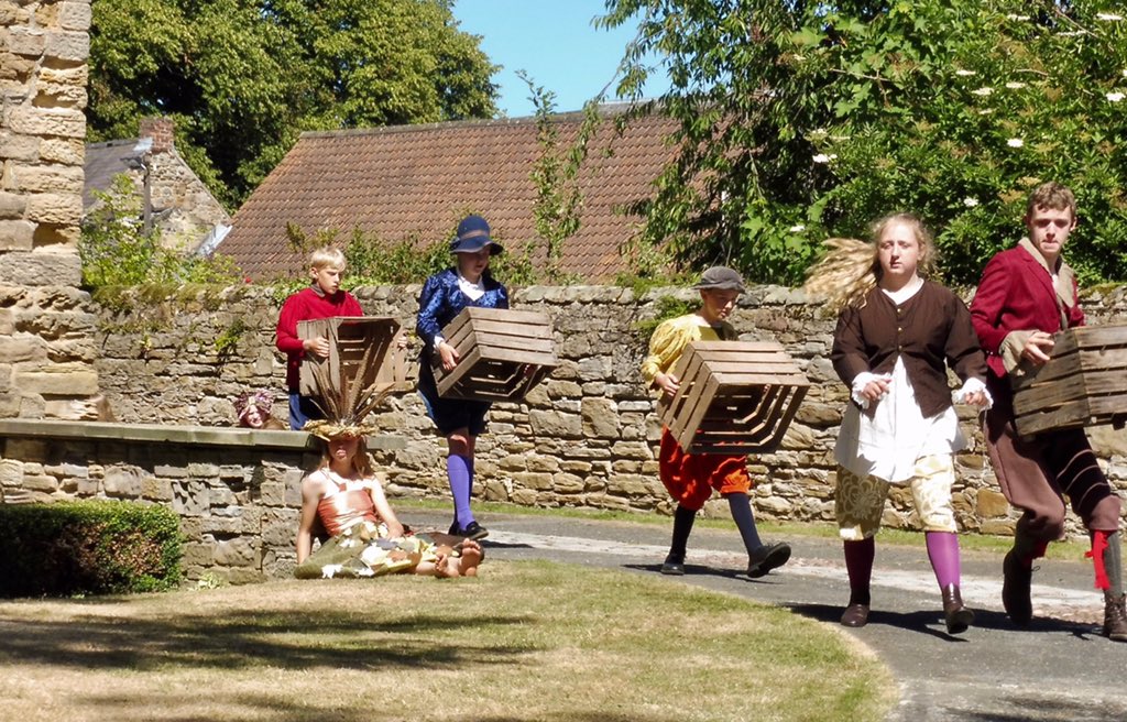 MWright_singers's tweet photo. And here come the mechanicals! @ChoristerSchool Midsummer Night's Dream- TONIGHT https://t.co/9Iln88kPDj
