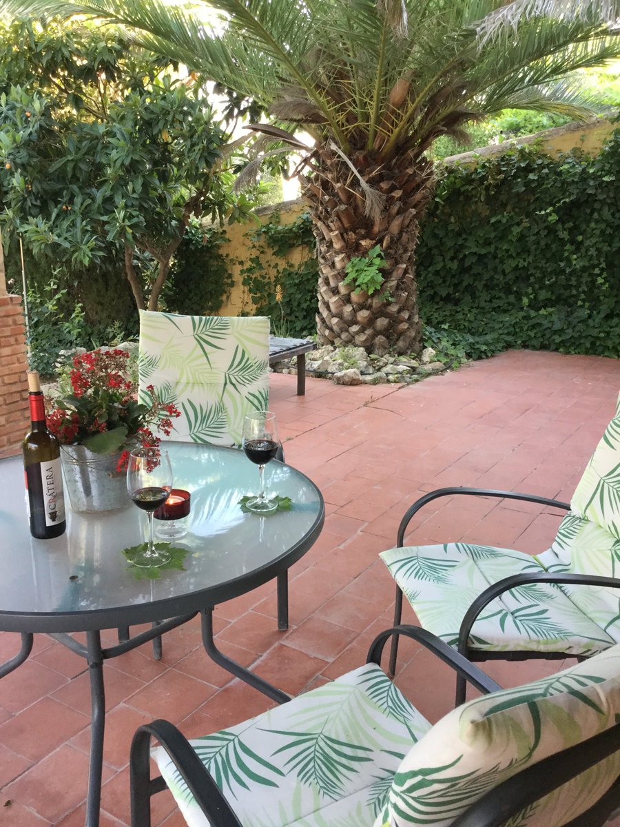 EMainetes's tweet photo. ¿Necesitas plan para este verano? Qué te parece relajarte rodeado de la belleza de la naturaleza con una copa de #vino, refrescarte en una piscina y desconectar de la rutina y el trabajo. ¿Te lo imaginas? ¡Hazlo realidad! ¡Reserva ya y no esperes para disfrutar de tus vacaciones! https://t.co/58ZMQkzlPW