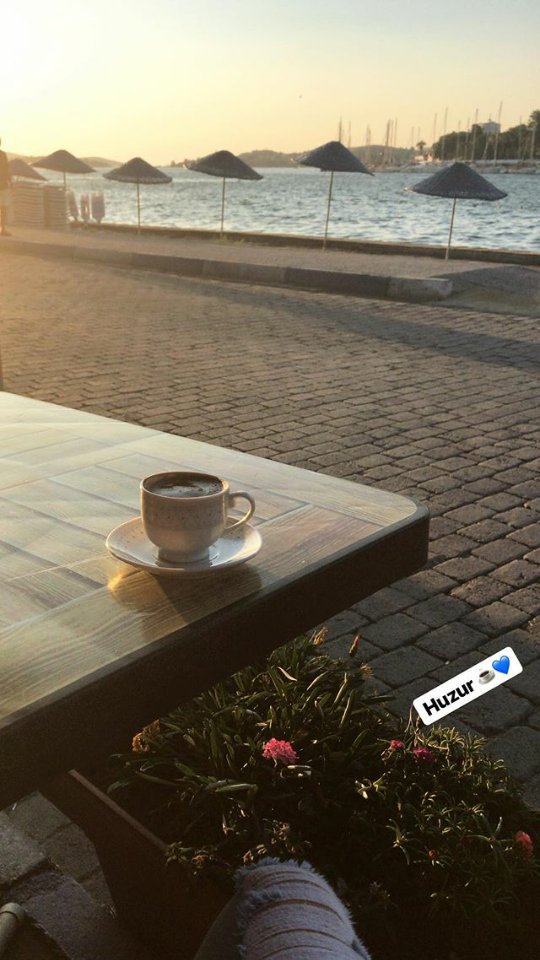 İzmir yanıyor 🔥🔥Alev alicak... 
Hala tatil sezonunu acamadık, artk bitsin..#bodrum #kusadasi #çeşme 
BAŞLASINNNN..