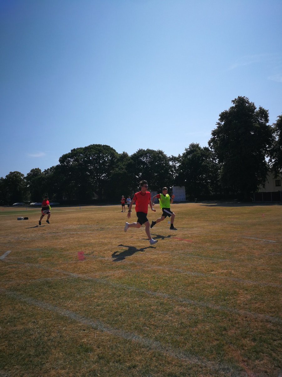 WardHouse_'s tweet image. Well done #effort #crowdcheering #support! Seniors #100m finals...