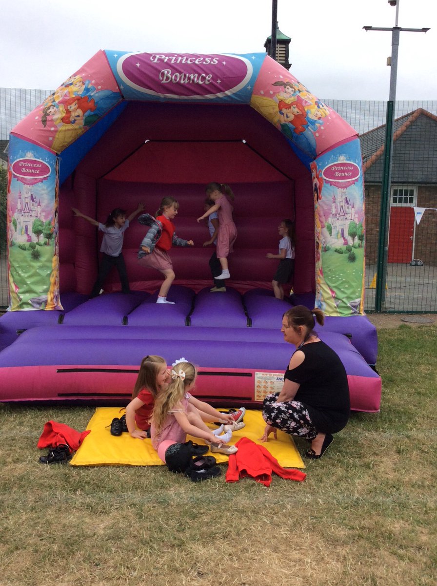 MerseyYear2's tweet photo. Summer carnival fun for out summer reward @MerseyPrimary @MerseyFS2 @MerseyYear1 @NurseryMPA https://t.co/YSUQVZwTNv