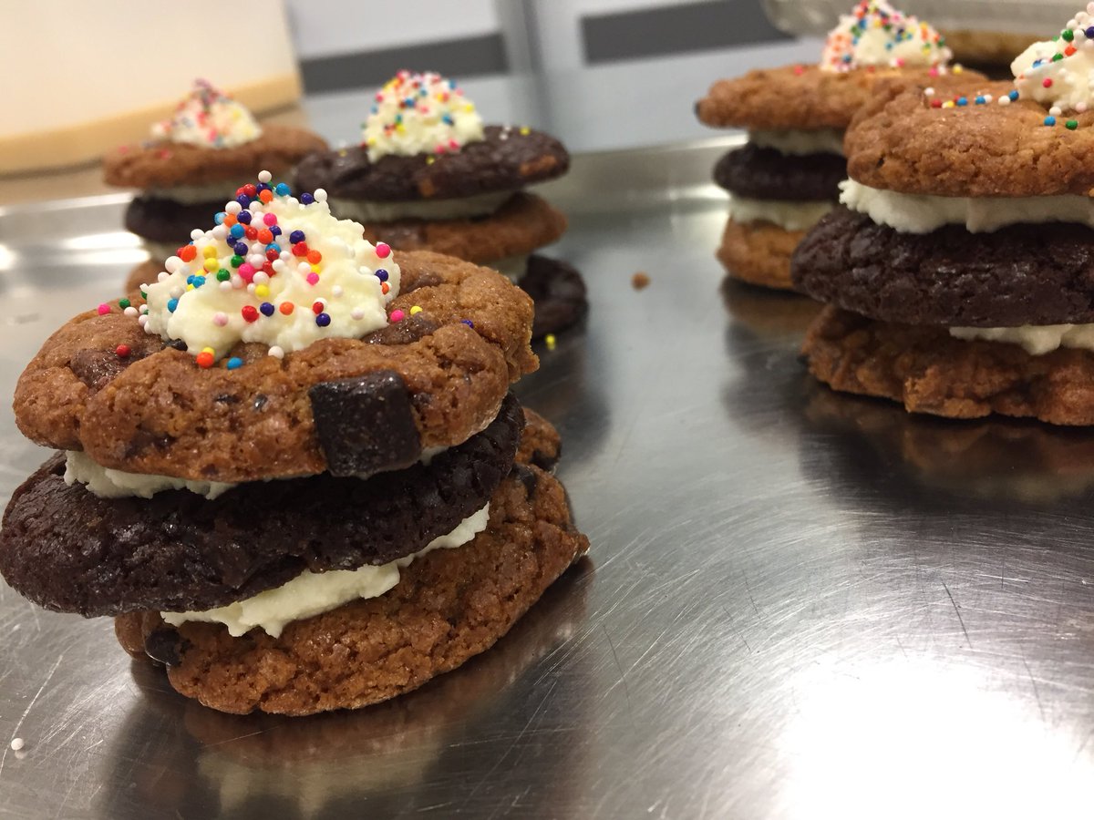 Americans love cookies.. How about a cookie stack.. #Happy4thofJuly <a href="/CiaraMeleady/">Ciara Meleady</a>  <a href="/davec84/">David Cheevers</a>