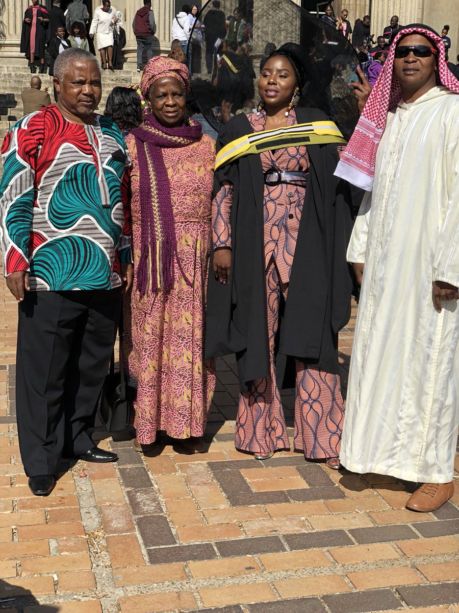 UncleThato's tweet image. Issa graduation of an African Slay Queen...Grad3.0 #AfricanTheme #SlayQueenPressure #MastersLoading