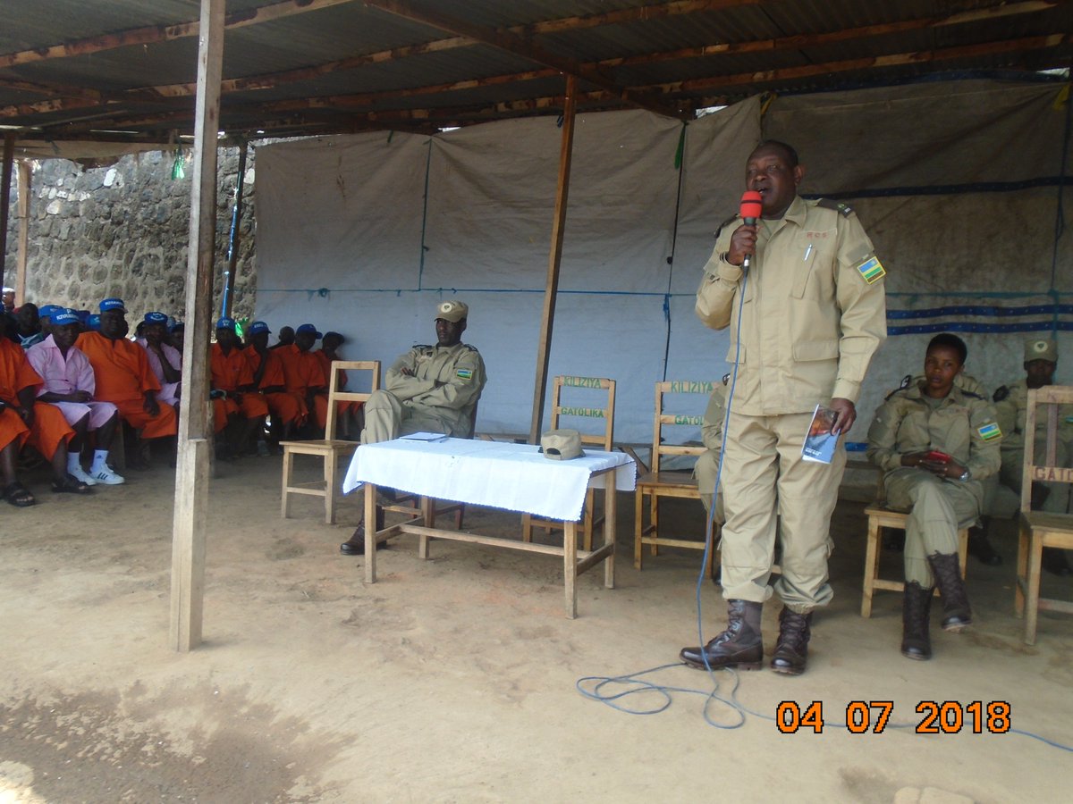 PrisonRubavu's tweet photo. Kuwa 04/07/2018, nkuko hose mu gihugu harimo kwizihizwa umunsi wo kwibohora ku nshuro ya 24, no muri Gereza zitandukanye mu Gihugu naho harizihizwa uwo Umunsi utazibagirana mu Rda. hano Kuri GEREZA ya RUBAVU ikiganiro cyatanzwe n' Umuyobozi wa Gereza wungirije https://t.co/u4TZKWTdPo