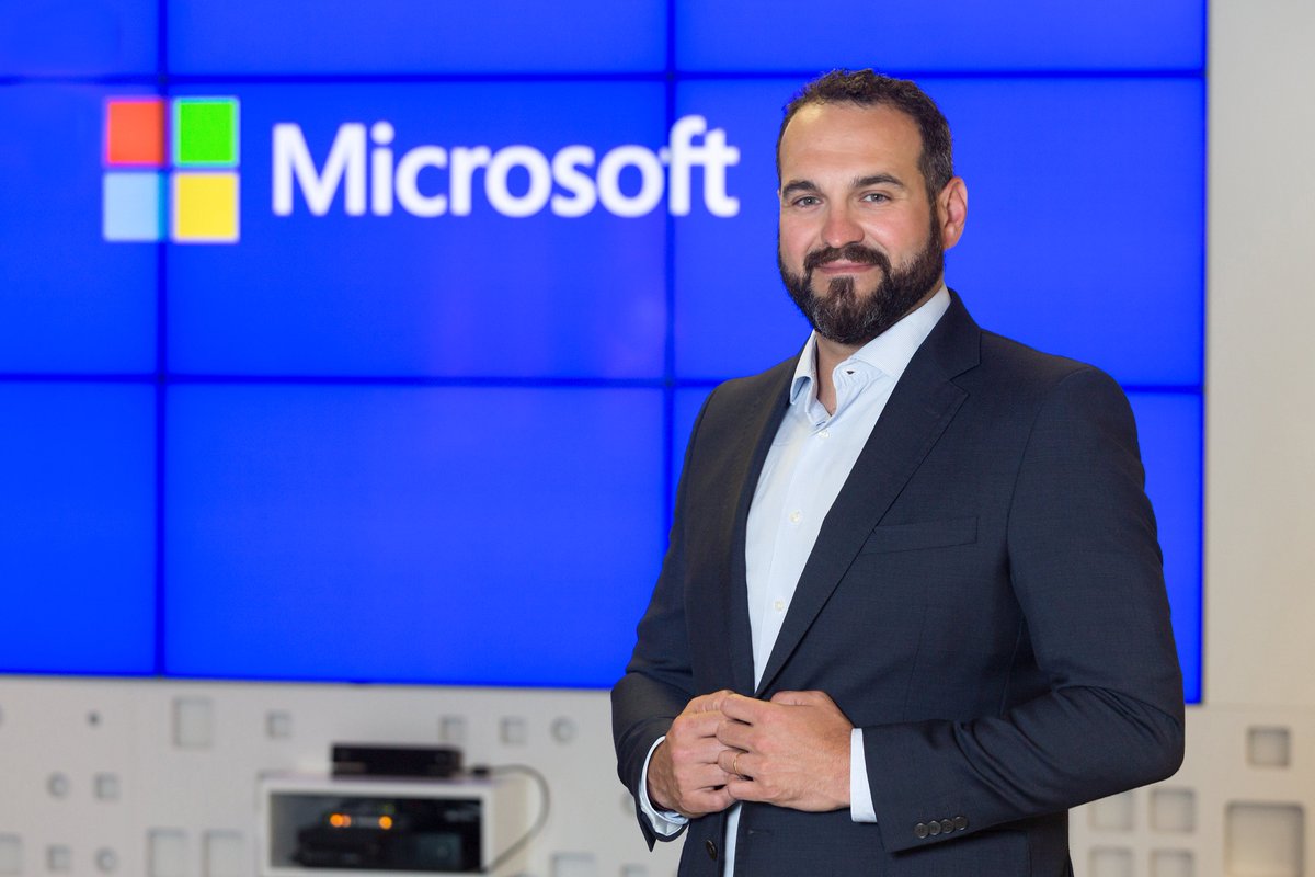 MicrosoftES's tweet photo. Hoy damos la bienvenida a nuestro nuevo director de Desarrollo de #Partners @santi_oller https://t.co/pY8Rdq2DwM https://t.co/HKrl6NZgkA