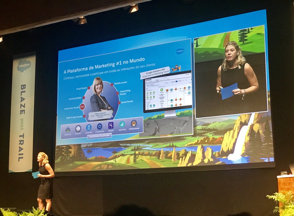 daroit's tweet image. Rocking #SalesforceLIS by @LauGuzLin