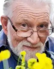 Ребята, 65 лет человеку, это РЕАЛЬНО ДЕД!!!! Вдумайтесь до 65 (!!!!) ему надо ещё каждый день где-то работать!!!! В рф большинство старики уже в 55!
Что блдь происходит?