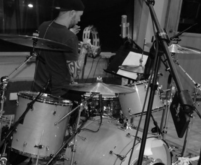 studioautomatic's tweet photo. Have ur song recorded by some of the most talented musicians n the world. Drums/bass/guitar...hey even some tambourine😊😊 My guys r ready to make your song sound great 😎😎 oh, happy 4th Of July!! 🇺🇸🇺🇸 #America #studioautomatic #production #songwriting #record #nashville https://t.co/xCHt931Hm6