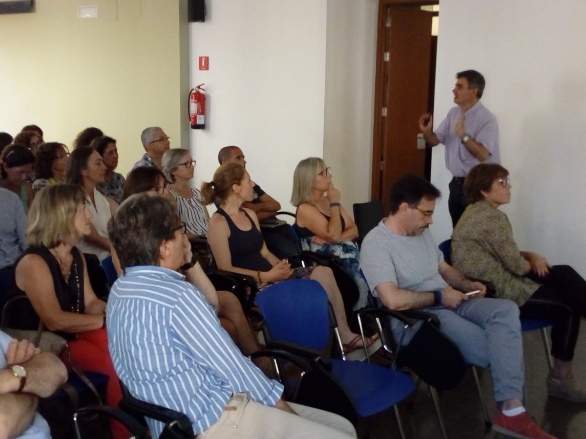 apicstgn's tweet photo. En Jordi Masqué reflexiona 🤔 i dóna eines de gestió per potenciar la cultura de passar comptes 👐 #Transparencia entre els Equips d'Atenció Primària i l'organització al Consell de Direcció de la Direcció d'Atenció Primària. @jmasque 
#ciutadania https://t.co/KiXA4hXEee