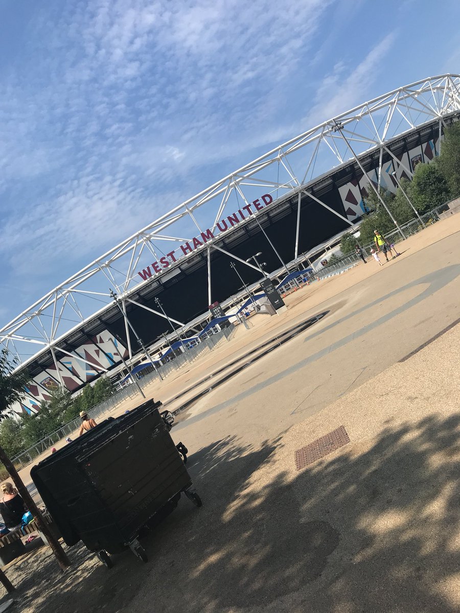 Today’s #youthsummit <a href="/worldskillsuk/">WorldSkills UK</a> talking all things #construction <a href="/EKC__Group/">East Kent Colleges Group</a> #skillsgap ☀️👷🏽‍♂️
