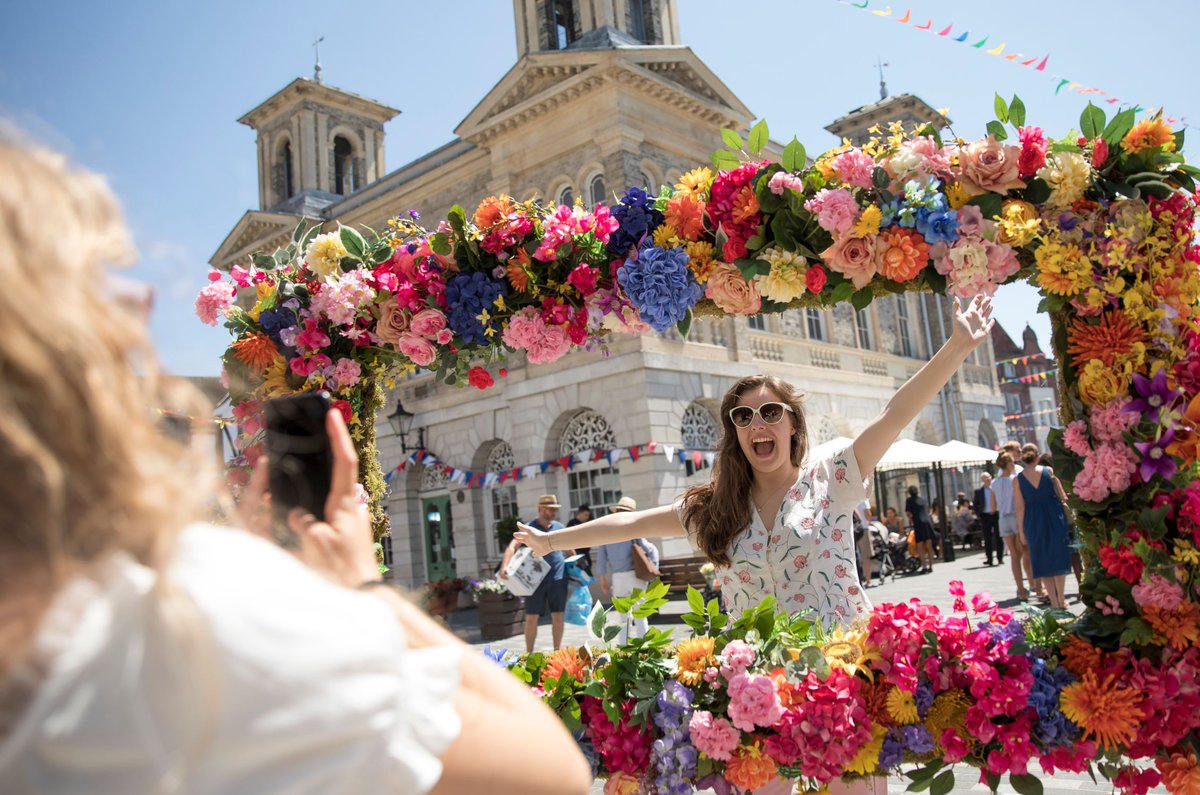 visitlondon's tweet photo. #Didyouknow that scenic riverside town Kingston is located less than 30 mins from central London?
Psst... it's also full of floral installations over the summer months! 🌻💐
@inkingstonuk #summerinkingston https://t.co/cZkLktAxC4