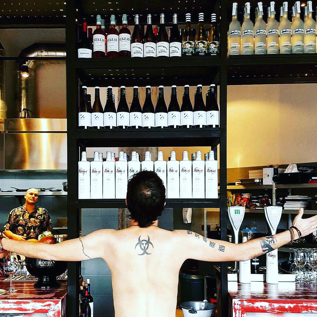 JavsDominguez's tweet photo. Feliz día de la Indiependencia #RunawaysMadrid #lotenemos #Burgers #EstiloPirrakas #summer #Indie #Indiependencia #indianajones #LABARRAINDIE #4dejulio https://t.co/ULtAj0HTuG