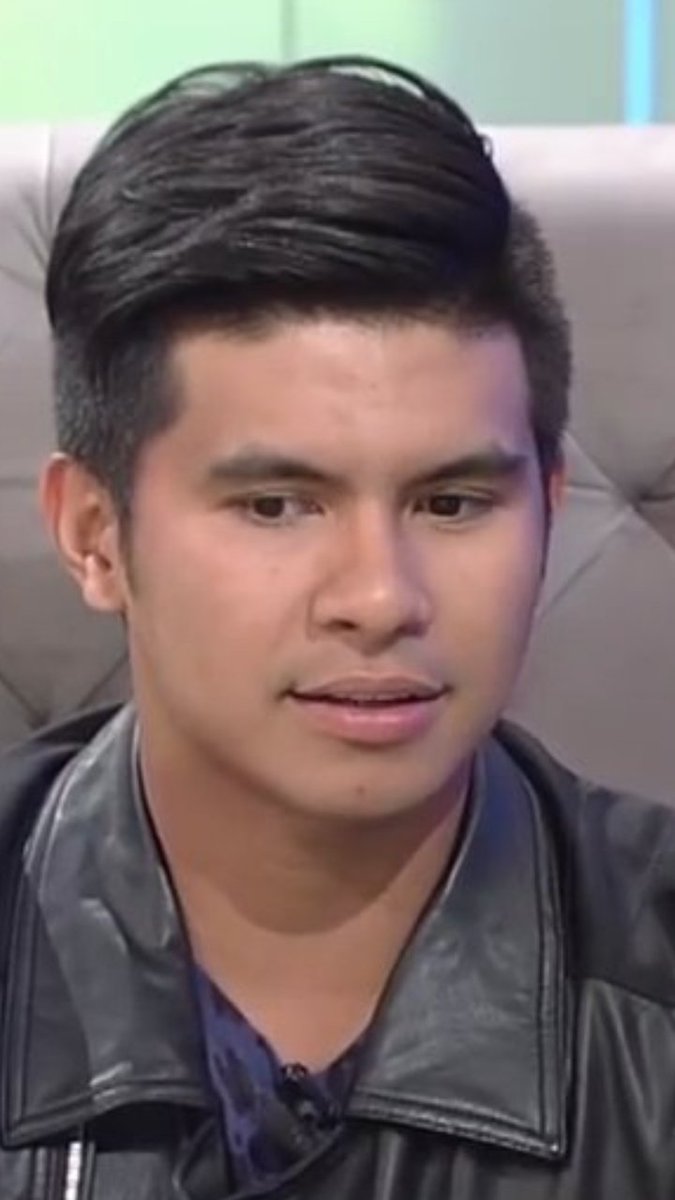 UAAPconfessions's tweet photo. "Kiefer proudly said he is a FAITHFUL boyfriend to Alyssa. 

Me after reading: lol samedttt" https://t.co/LKhYukKs4U
