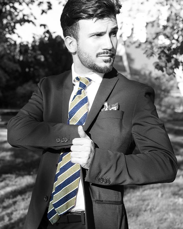 cosetore_design's tweet photo. A little touch of vibrant colour and elegance.
---
#cosetoreSS18 #springsummer2018 #ties #mensfashion #menswear #mensstyle #sartorial #madeinitaly #handmade #tailoring #tailor #neckties #dapper #dappermen #7fold #7foldties https://t.co/l4TU707GIq https://t.co/jaK8GHrDYJ