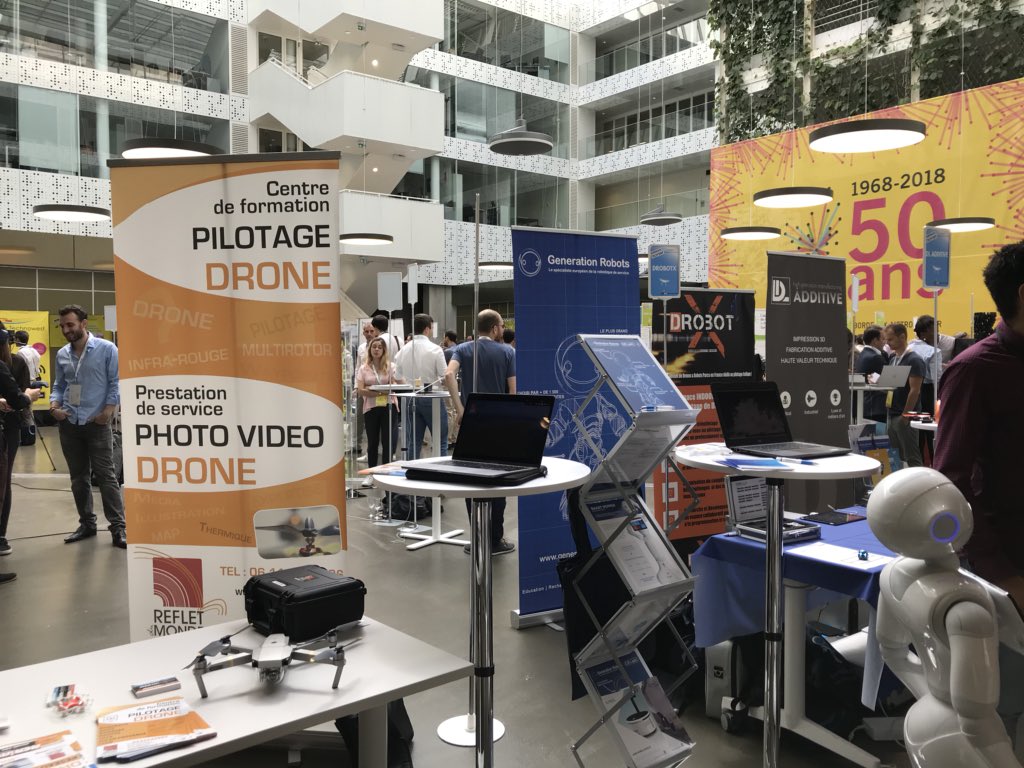 kunthirvy's tweet photo. Ça parle #tech #innovation à #TechDayBTW @Bdx_Technowest il y en a pour tous les goûts #drone #VirtualReality #AI #robot #BIM #startup #2018 https://t.co/BG0C1GkNfc