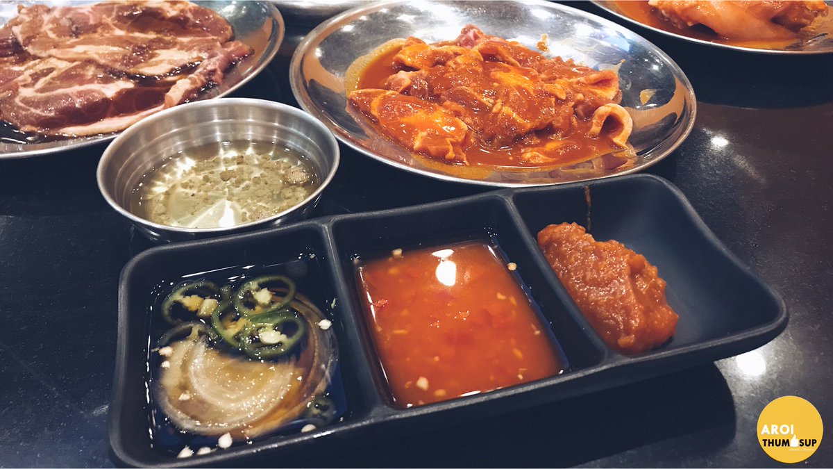 aroithumbsup's tweet photo. Hongdae Buffet ปิ้งย่างเกาหลีบุฟเฟต์ร้านใหม่สยาม!
- -
2 ราคา 299++ กับ 399++ เวลาทาน 1.30 ชม. จัดชุดถูกก็คุ้มแล้ว หมูหมักอร่อยใช้ได้ เครื่องเคียงเยอะ ไฟแรง เซต 399++ มีต๊อกป๊อกกี,ฮันนี่โทสต์ด้วย ส่วนตัวถือว่าพอโอเค ร้านอยู่สยามสแควร์วัน ชั้น 5 @aroii 
- -
👍🏻: 3/5 https://t.co/tmLKy1flr1