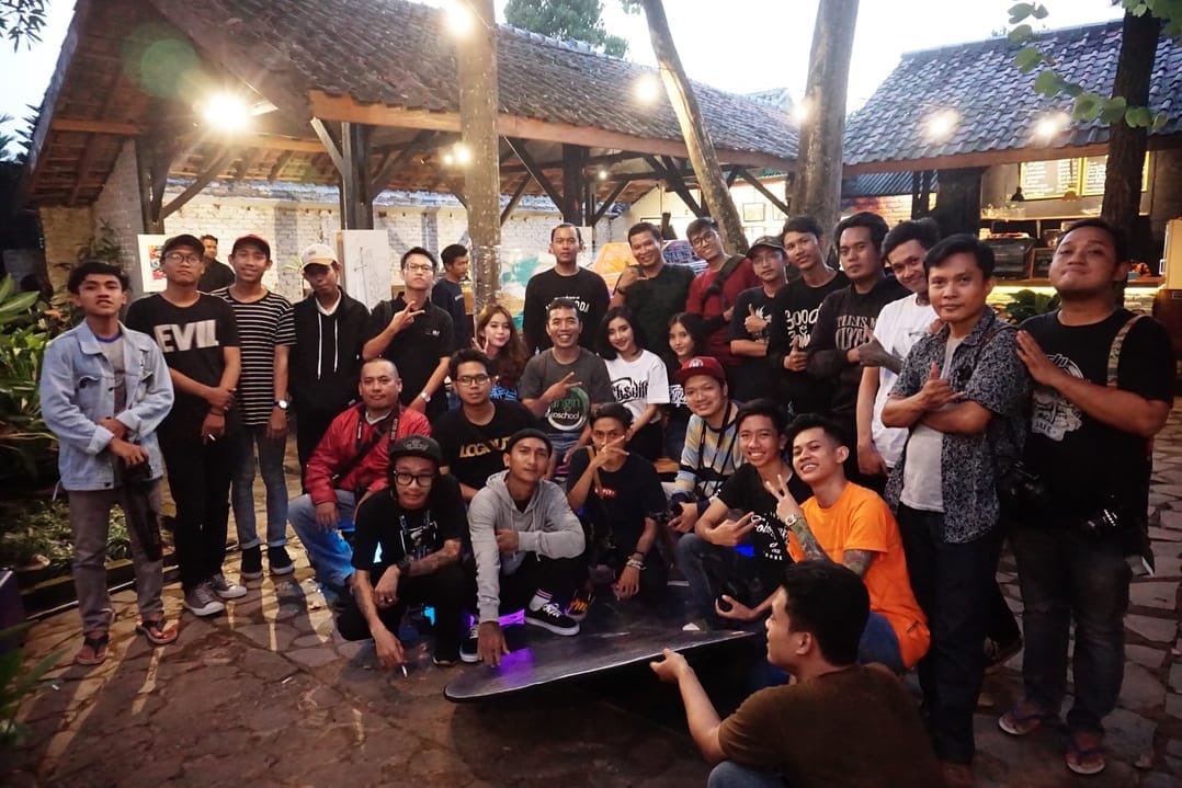 Event kemarin. Klinik Visual bersama Pabrik Imaji di Celebes Cafe.