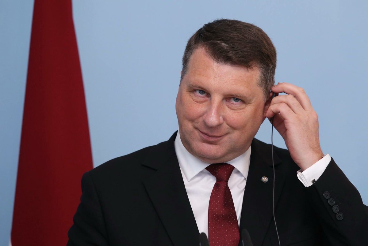 Президент Латвии Раймонд Вейонис провозгласил поправки о запрете на русский язык в частных вузах. Президент сказал, что любой закон, который принят Сеймом, перед провозглашением проходит оценку, и это было сделано и в этот раз. 
Источник:ЛЕТА