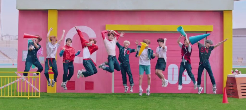 kpopinarab's tweet photo. فرقة Golden Child تصدر الفيديو الموسيقي المنعش “Let Me”! https://t.co/5LFbEq7EH6 https://t.co/vBUTYvmJgn