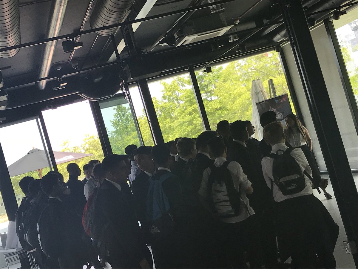 EKCSkillsSquad's tweet photo. It’s heating up over @worldskillsuk #youthsummit #Construction #debate 👍🏼👎🏽 https://t.co/tUkVvW9fUr