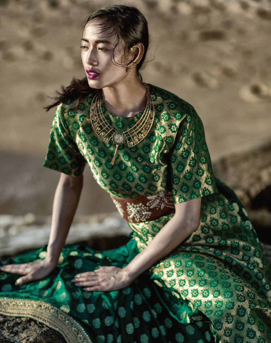 SuhaniPittie's tweet photo. A treat to your eyes!
Fashionscapes featuring #SuhaniPittie jewels to match the breathtaking views.
#HarpersBazaar #BazaarBride #throwbacklane #throwback #editorialfashion #magazines #editorial #styling #fashion #designerjewellery #handcrafted #jewellery https://t.co/u60VldgcoE