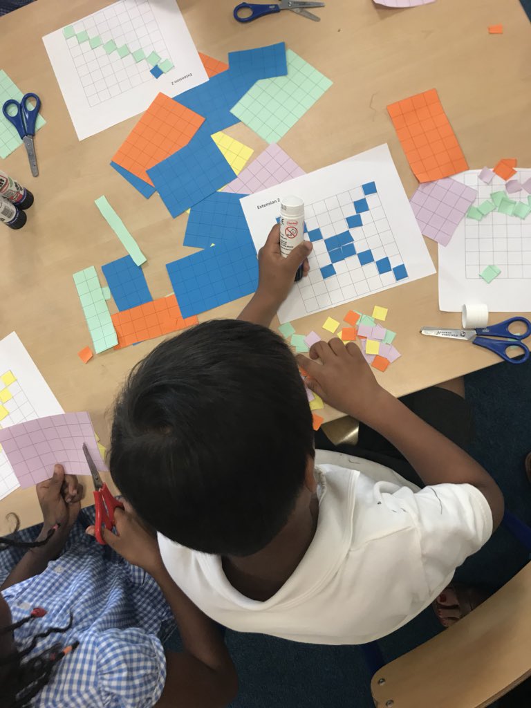 GspsMrs's tweet photo. Looking at pattern making mosaics, all our artistic juices are flowing. @GeorgespicerP #MastersofMaths https://t.co/LQcb07ZJ0x