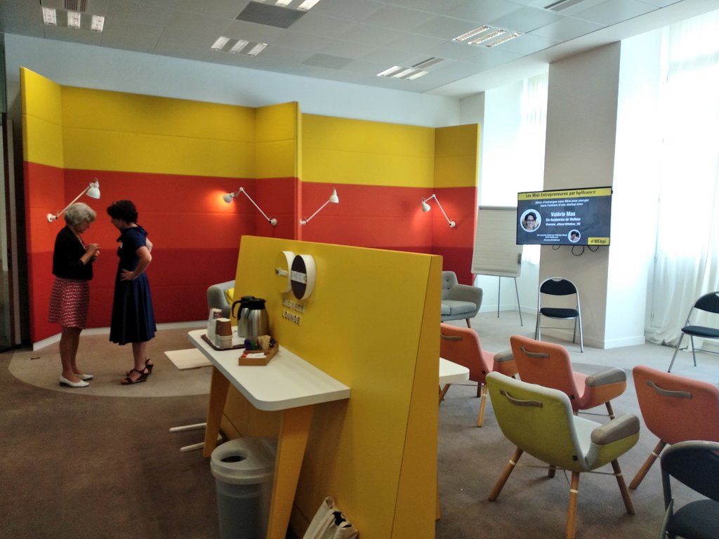 AXielles's tweet photo. En place pour accueillir les participants de la deuxième édition des Midi Entrepreneures avec Valérie Mas, chez @Bpifrance ! #MEbpi https://t.co/XFuuUinmHS