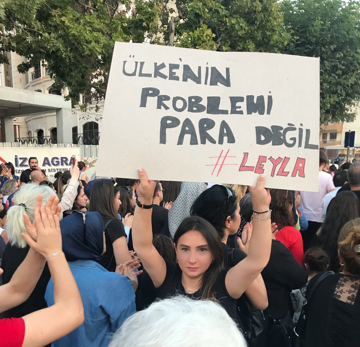 brdorgtr's tweet image. Çocuklarımızın yaşadıklarına dur demek için BRD olarak dün akşam FSM’de gerçekleşen #ÇocukİstismarınaHayır etkinliğindeydik. Çocuklarımız ülkemizin geleceğidir çocuk susar, biz susmayalım. #BRD