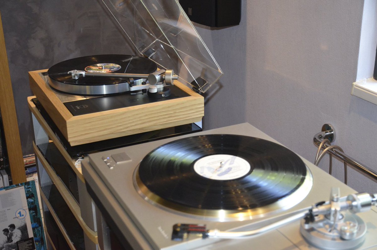 HiFi_Cinema's tweet photo. Comparing the Linn Klimax LP12 with the Technics SL-1000R turntables
https://t.co/I9EdAiZAwY https://t.co/zuISVRZlqX