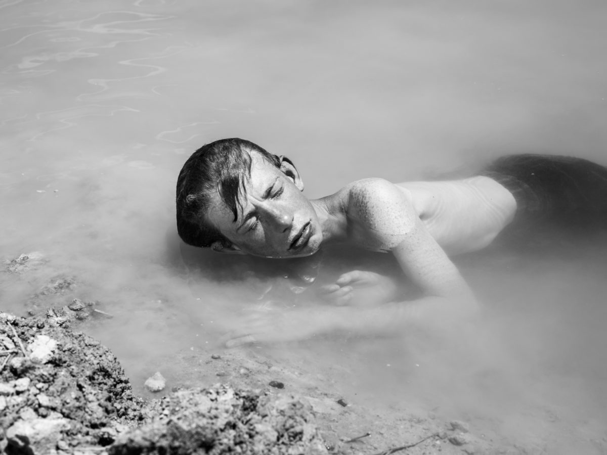 Fisheyelemag's tweet photo. [#ARLES] Aujourd'hui à 17h, L'Ascenseur Végétal invite le photographe #RobinDePuy au Fotohaus @PBfotogroup pour la signature de son livre "Randy". Rendez-vous au 7 rue de la Roquette à Arles ! https://t.co/RMr62bDJGw