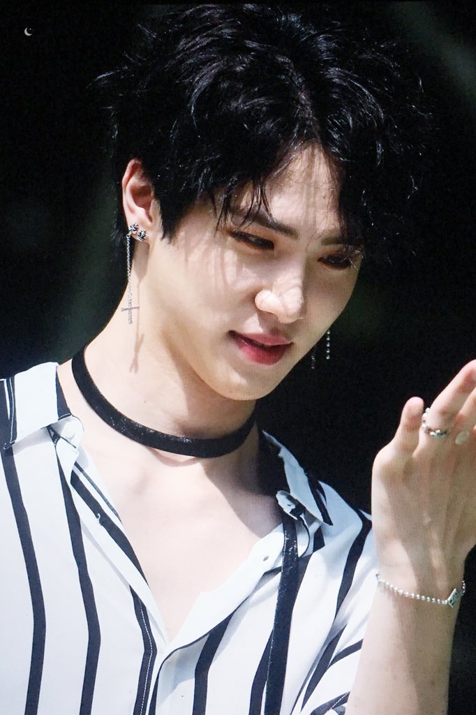 180704 미니 팬미팅 프리뷰
#김동한 #동한 
사람의 앞니가... 이렇게 기여울 수... 있나...?
