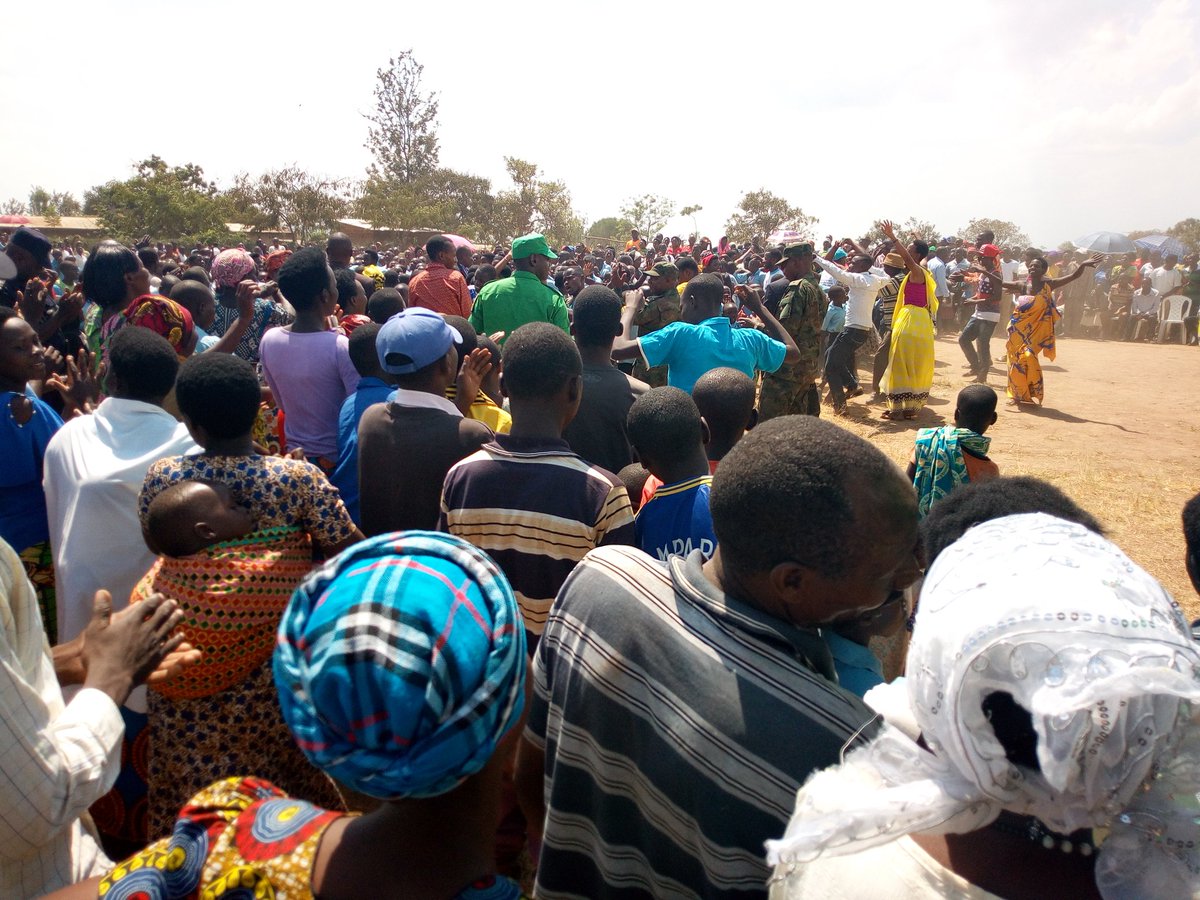 KayonzaDistrict's tweet image. Abatuye #Ndego bashimiye ingabo zahoze ari iza RPA zitanze zikabohora igihugu #Rwanda, ndetse na nyuma y'urugamba rw'amasasu ubu bakaba baribohoye ingoyi y'ubukene, bafashijwe n'Ubuyobozi bw'igihugu bwabagejejeho ibikorwa byinshi by' #iterambere #Kwibohora24