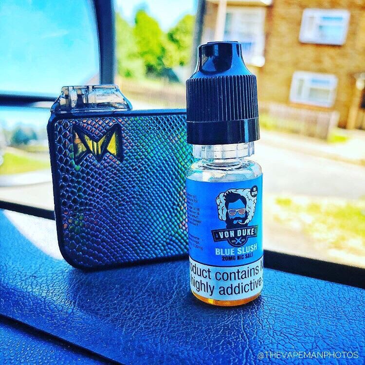 Rocking The Mi Pod with Blue Slush. A perfect combo for a perfect Vape #vondukeliquids Check out @thevapemanphotos 🤘💨💨

#nicsaltvape #vape #nicsalt #vapors #vapetricks #instavaperz #vapestore #vaporwave #vapefam #vapormax #vapelyfe #cloudsfordays #vapecrew #instavape