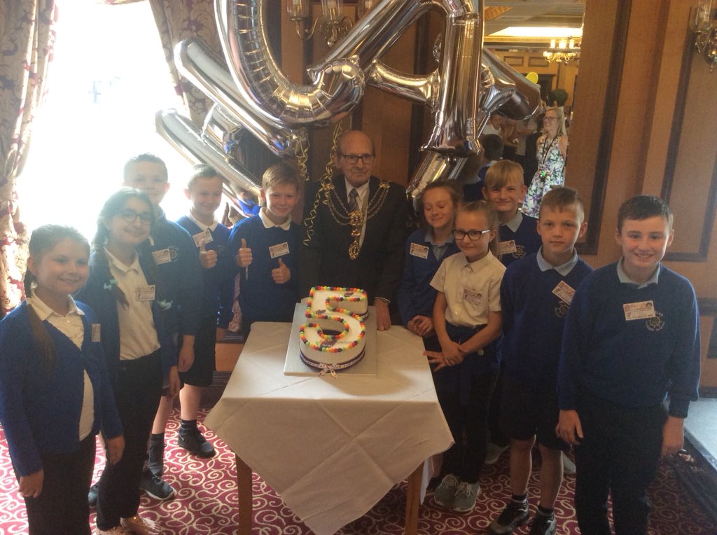 Wheeler_PS's tweet photo. Look who’s visited us! What a privilege! #childrensconference #HCAT5thbirthday #hull #childrensconference2018 #lordmayor https://t.co/EP6raNPHZG