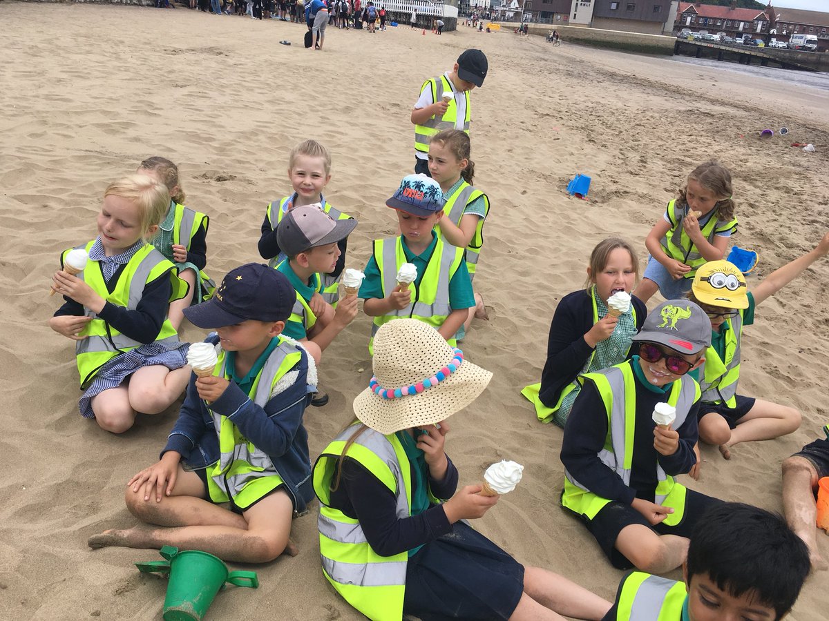 BobbieWatson11's tweet photo. @austhorpeschool year 2 have enjoyed ice creams on the beach and arrived at SeaLife ready for lunch. https://t.co/jrR7xNDaev