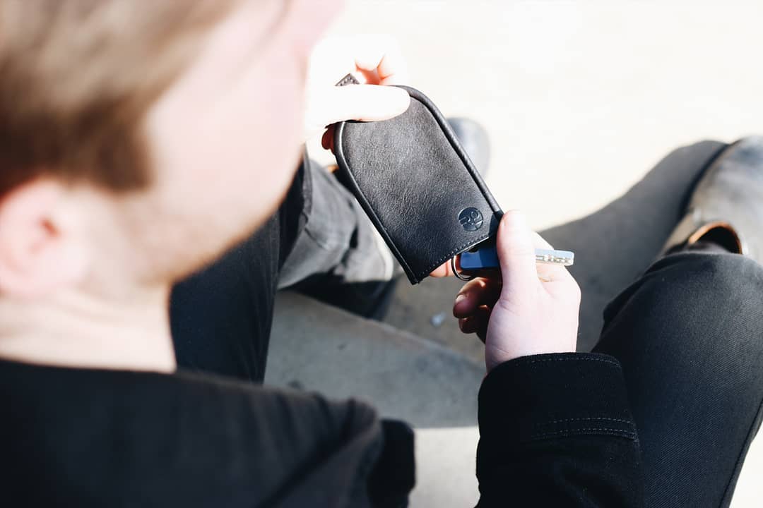 RichingsG's tweet image. The  Key Pouch. A slim yet spacious sleeve with a retractable leather strap and nickel plated split ring. Designed to make carrying keys more comfortable whilst simultaneously protecting the lining of your pockets, bag, pouch or briefcase. #keys #keypouch 
richingsgreetham.co.uk/product-catego…