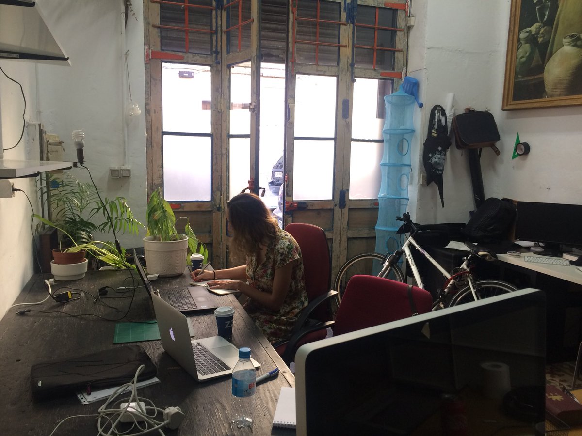 ComCosy's tweet photo. Esta mañana hemos entrado en nuestra nueva oficina!!! Whooop! #oficinanueva #brandnewoffice #comcosy #happytimes aceptamos visitas :) https://t.co/tjmdznRx1I