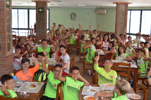 CopaCOVAP's tweet photo. Un almuerzo equilibrado, muy importante para el fomento de un desarrollo adecuado en edades infantiles y evitar la obesidad 🍈🥦🥔🍅 https://t.co/tr80ciXe7G