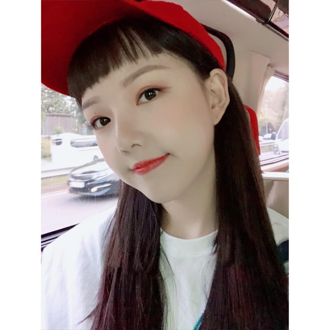 GFRIENDLovers's tweet photo. [PIC] 2018.07.04 GFRIEND instagram update with Yerin.

"Choppyrin #yerin #yennie #choppybang" https://t.co/tZ9kfuo3KT