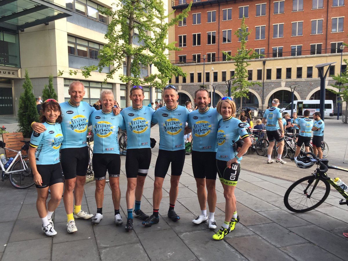 chrissiesmiles's tweet photo. And they’re off! Good luck!! https://t.co/nmDEo1y8Oj