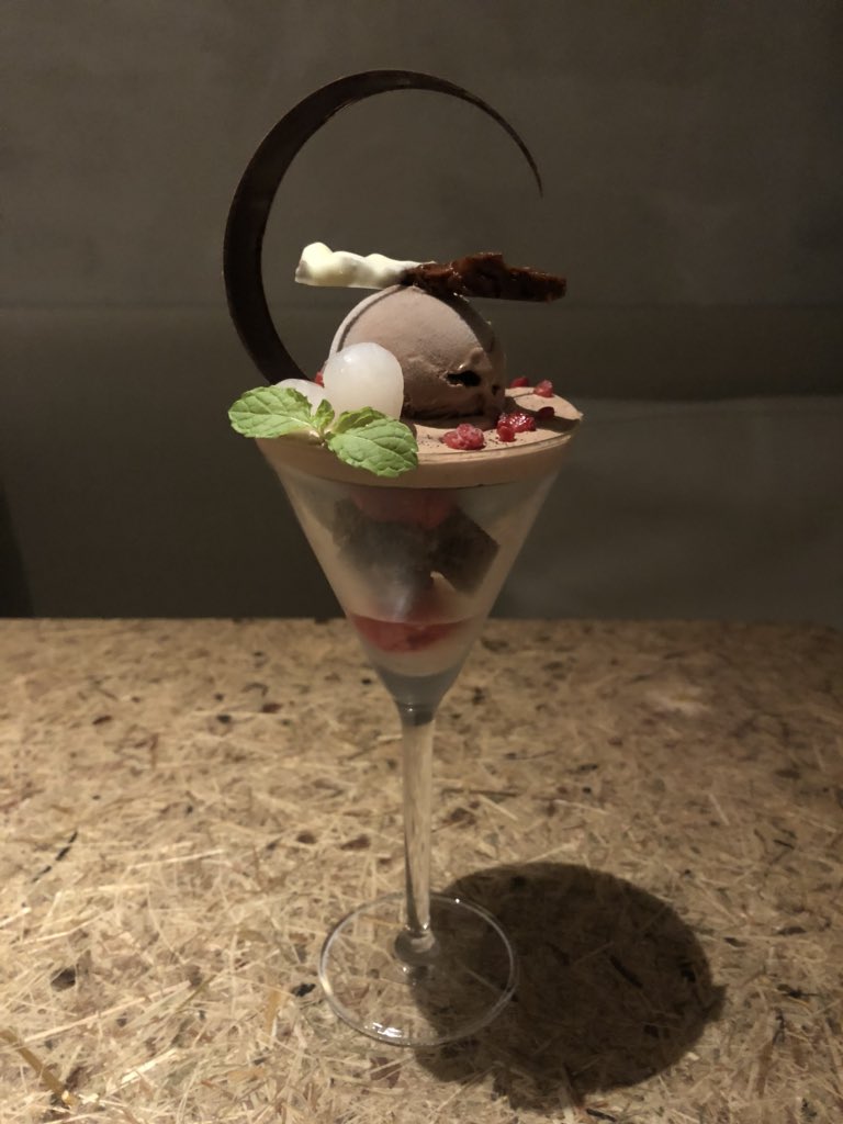 斧屋 おのや On Twitter 大阪 北新地のフロランタンにて 黒 紅茶 そして 7月のパフェ ぴちぴちピーチメルバパフェ 昨年オープンのシメパフェとチョコレートのお店 ここで割り入れてとか 混ぜてとか よい命令 をしていただきました 香りや食