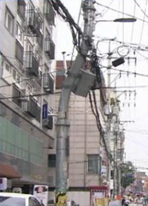 韓国アイドルの投稿した写真に画像修正疑惑？本当に電柱がひん曲がっていたｗｗｗ