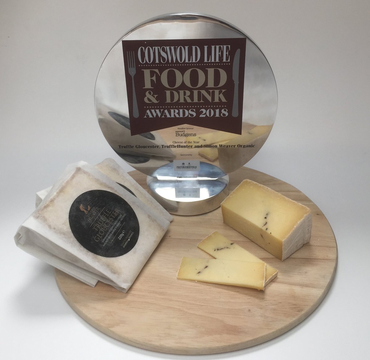 TruffleHunterUK's tweet image. Thrilled to have won Cotswold Life Cheese Of The Year for our Truffle Gloucester. Single Gloucester Cheese from @SimonWOrganic infused with the our finest Black Truffles. 🧀🧀🏆 #CLFDA
